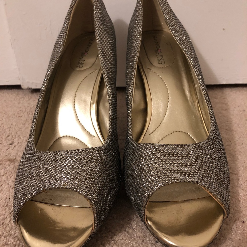 Gold sparkling peep toe heels!